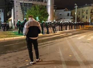 Σερβία: Επίθεση ανηλίκου κατά αστυνομικού έξω από την πρεσβεία του Ισραήλ στο Βελιγράδι – Νεκρός ο δράστης